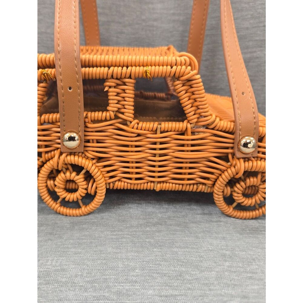Tommy Bahama Wicker Jeep Car-Shaped Shoulder Handbag - Picture 5 of 7